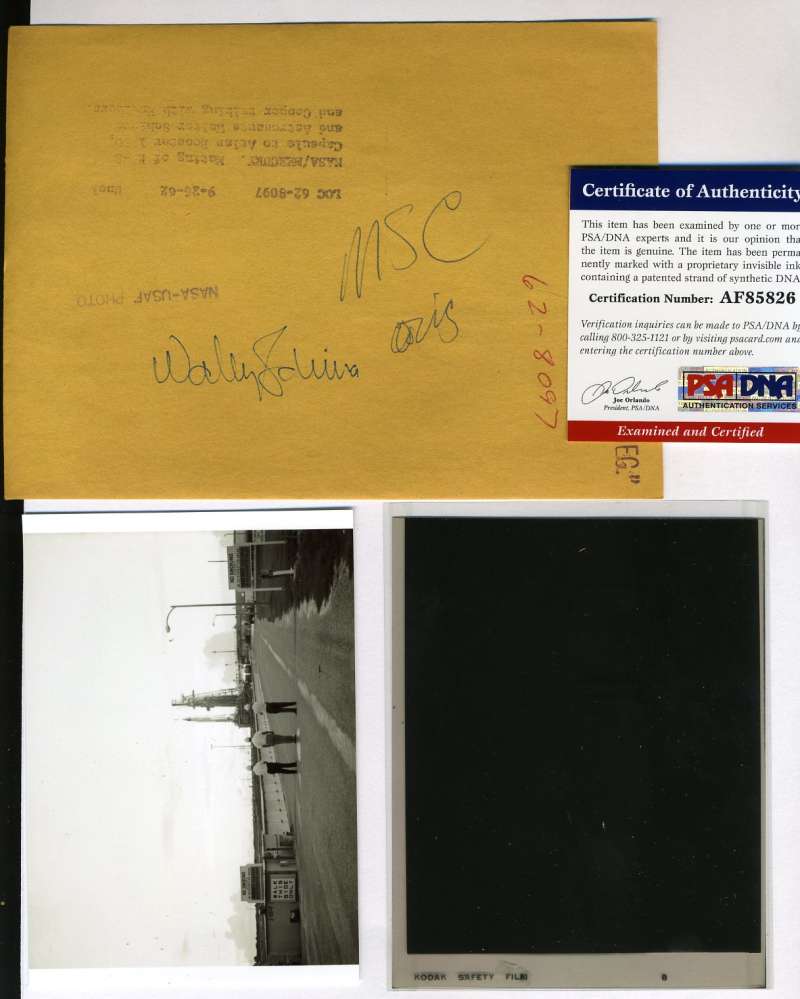 Wally Schirra Psa Dna Cert Hand Signed 1962 Nasa Negative Sleeve With Photo Autograph