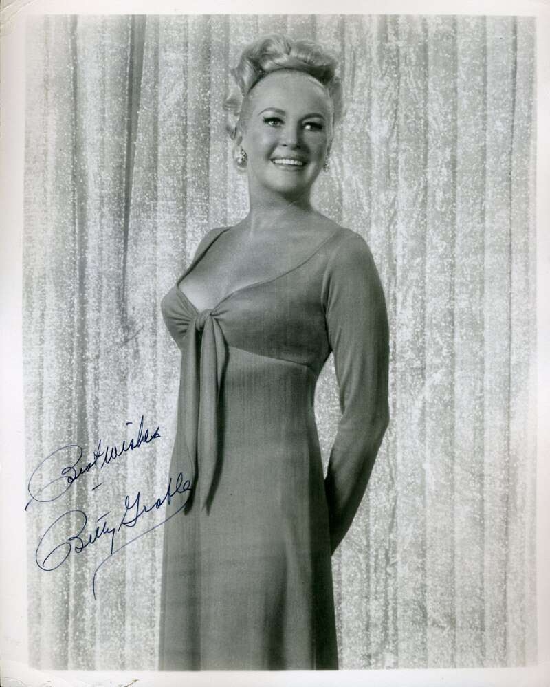 Betty Grable PSA DNA Coa Signed 8x10 Photo Autograph