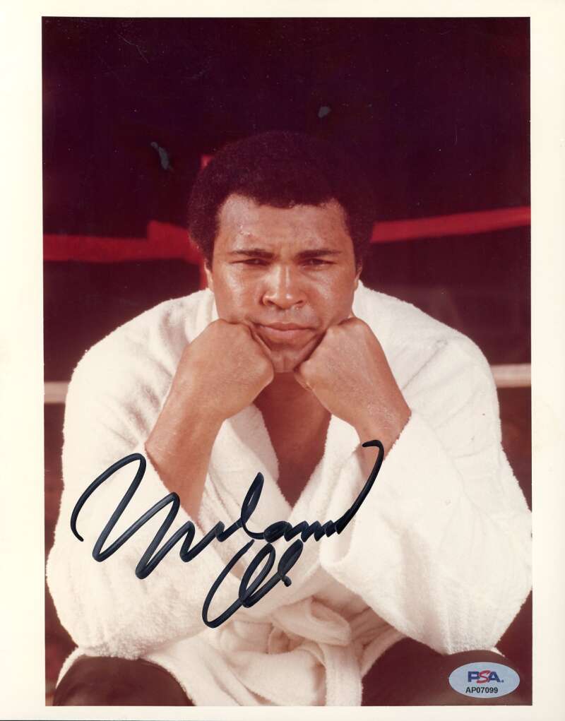 Muhammad Ali PSA DNA Loa Signed Vintage 8x10 Photo Autograph