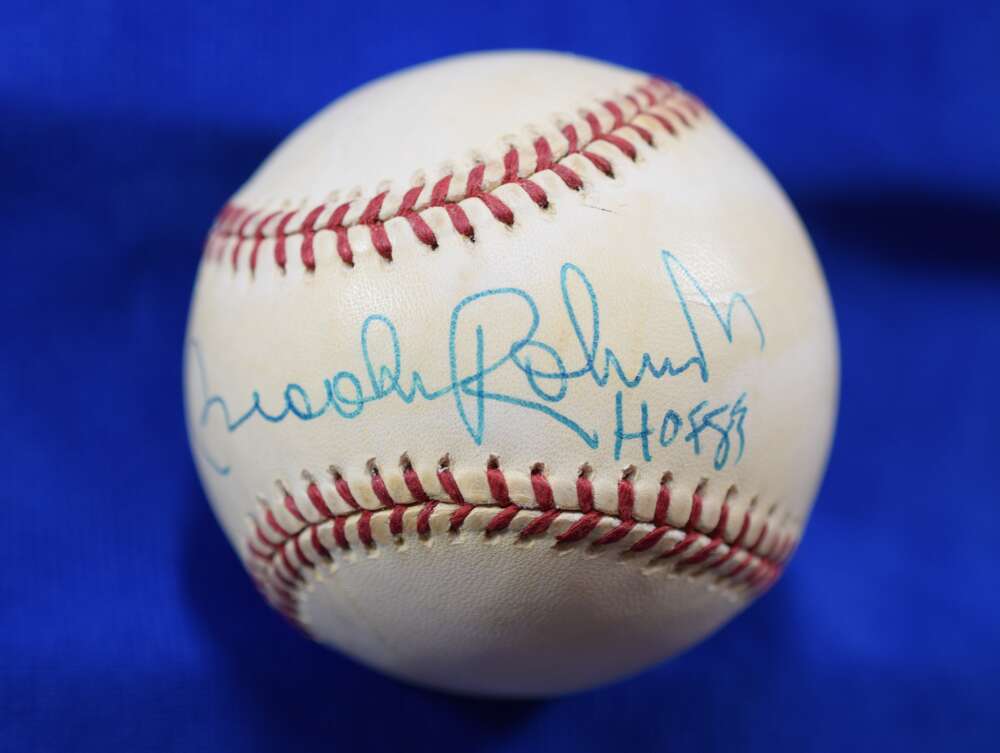 Brooks Robinson Beckett BAS Autograph Major League OML Signed Baseball HOF 83