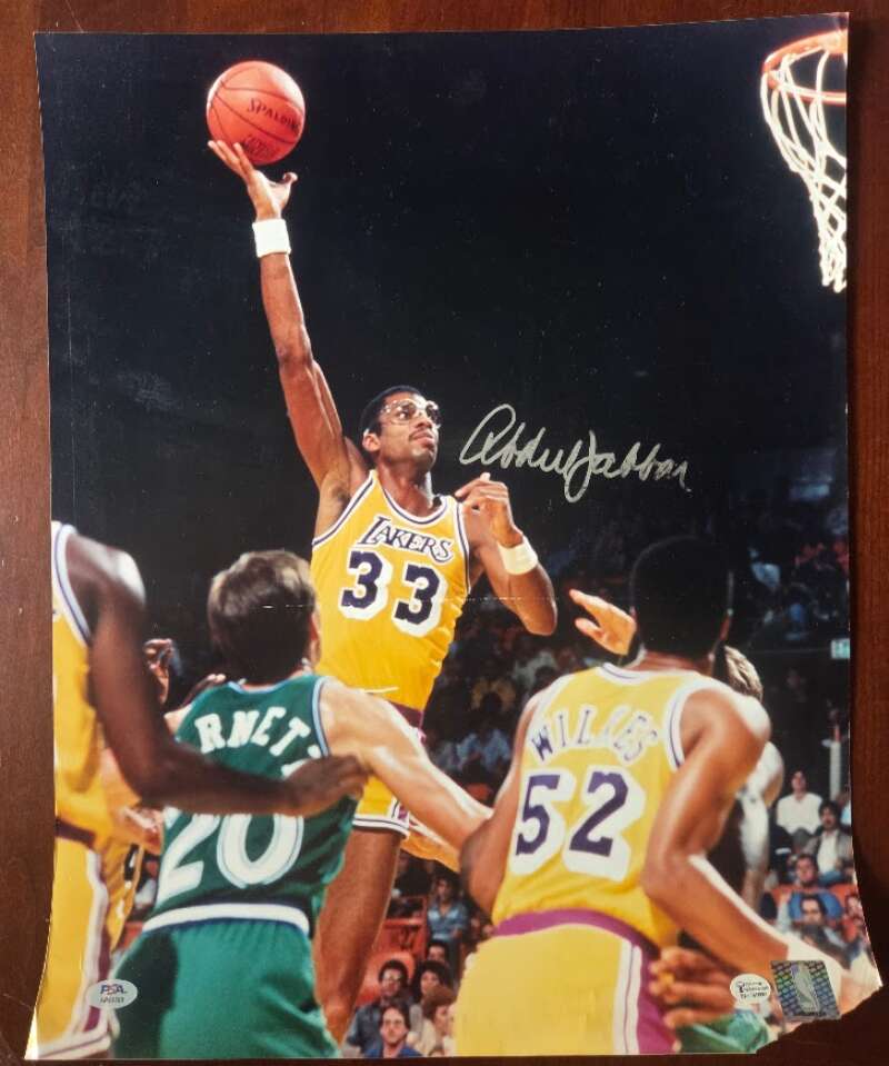Kareem Abdul Jabbar PSA DNA Signed  16x20 Photo Autograph Lakers