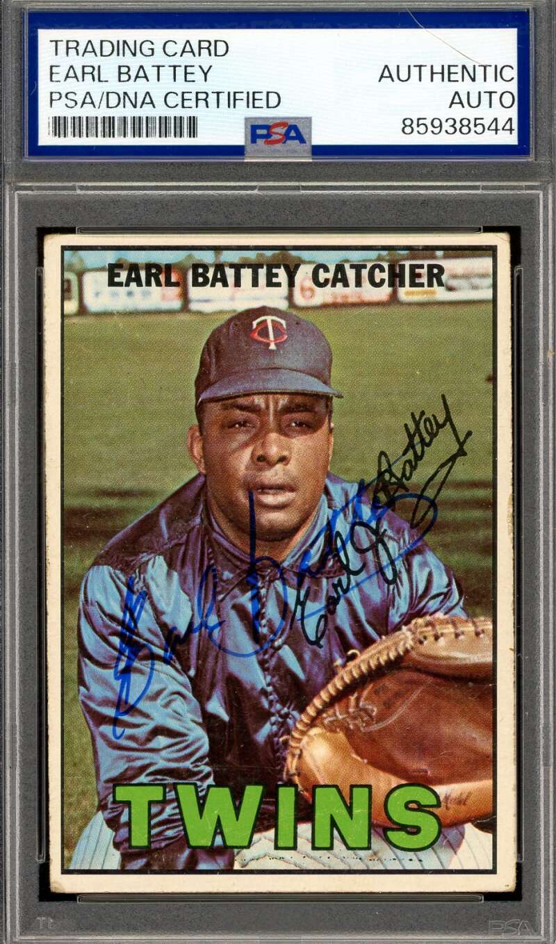 Earl Battey PSA DNA Vintage Signed 1967 Topps Autograph
