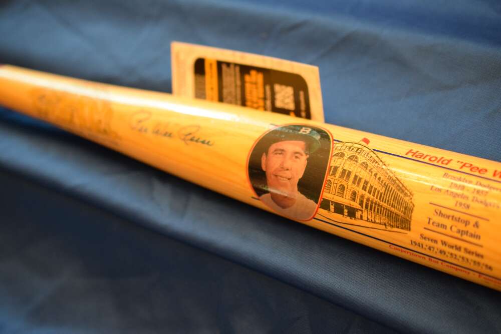 Pee Wee Reese JSA Coa Autograph Cooperstown Bat Signed