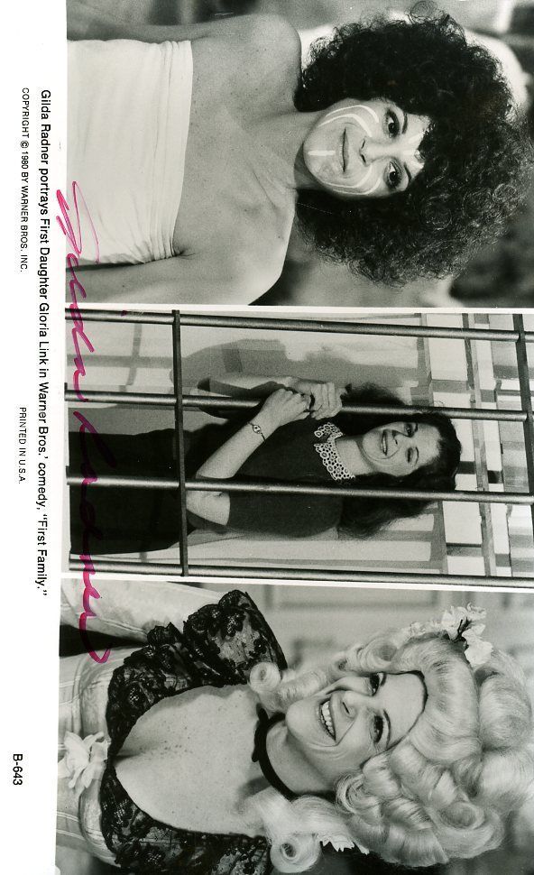 Gilda Radner First Family Jsa Authenticated Signed 7x10 Photo Autograph