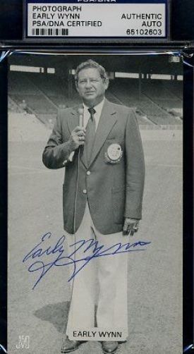 Early Wynn Signed Psa/dna Vintage Photo Postcard Certified Autograph Authentic