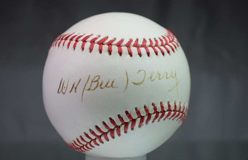 Bill Terry Psa/dna Authenticated Signed National League Baseball Autograph